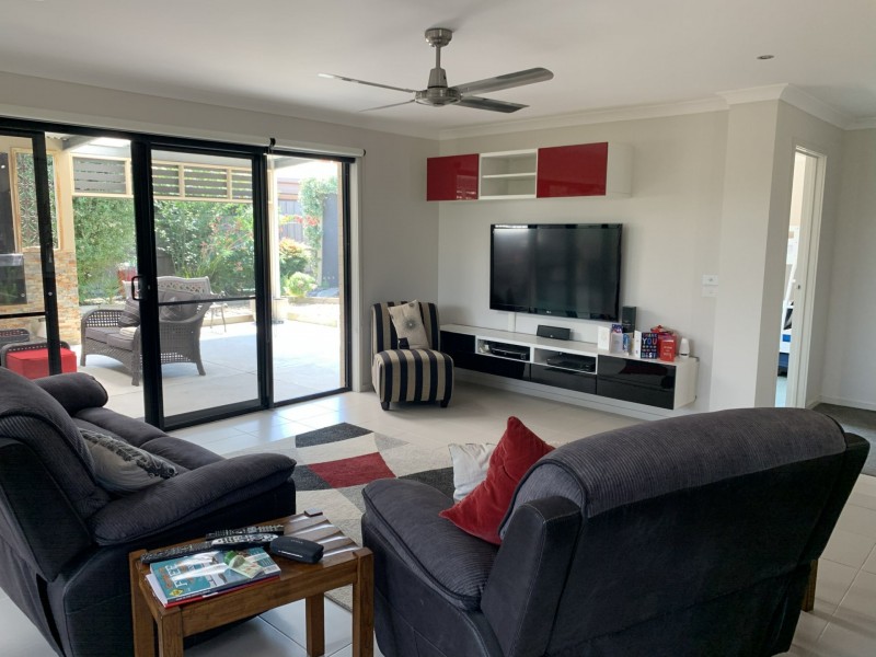 5 Jacaranda Drive, Paynesville VIC 3880