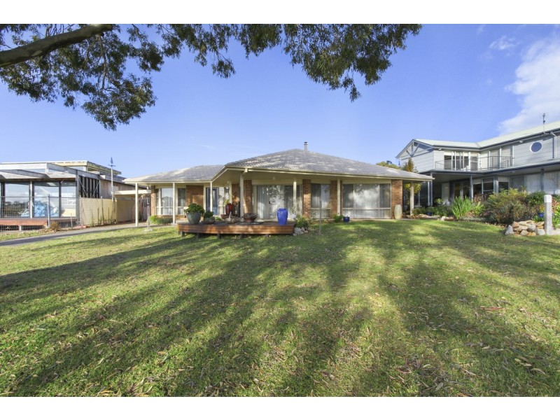 135 Western Boulevard, Raymond Island VIC 3880