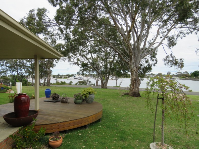 135 Western Boulevard, Raymond Island VIC 3880