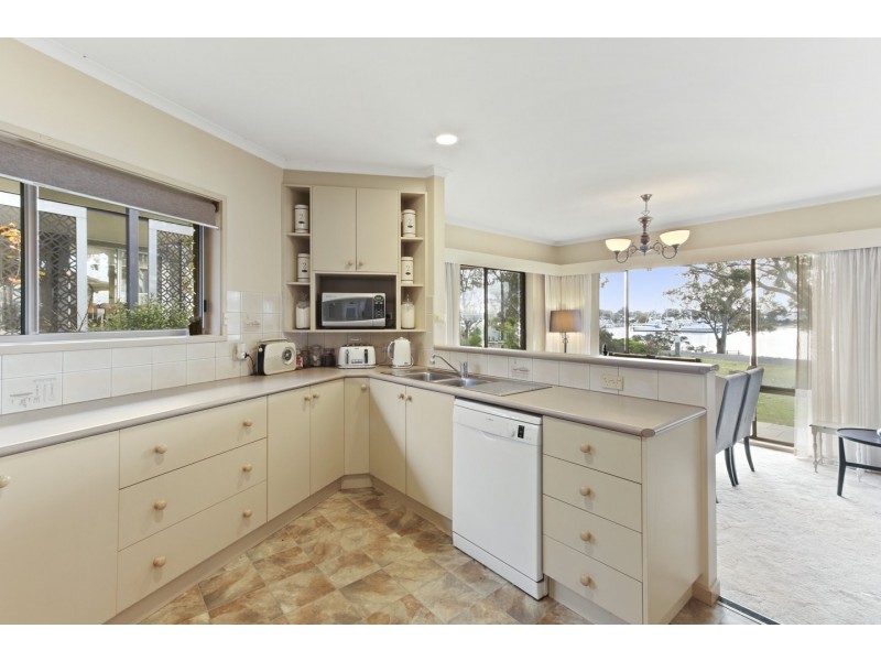 135 Western Boulevard, Raymond Island VIC 3880