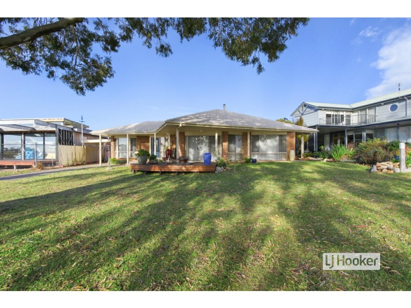 135 Western Boulevard, Raymond Island VIC 3880