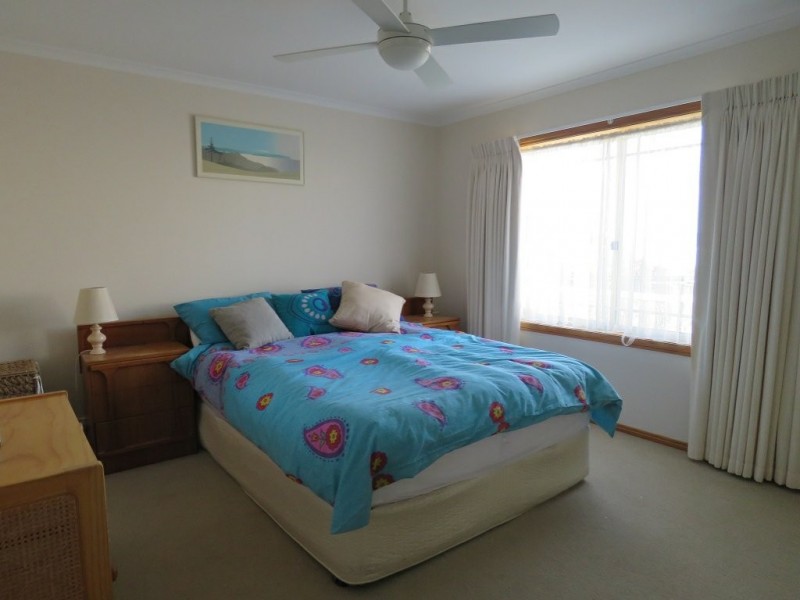 Villa 11/1-5 Canal Road, Paynesville VIC 3880