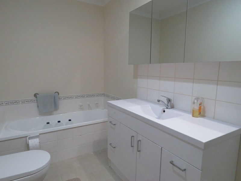 Villa 11/1-5 Canal Road, Paynesville VIC 3880