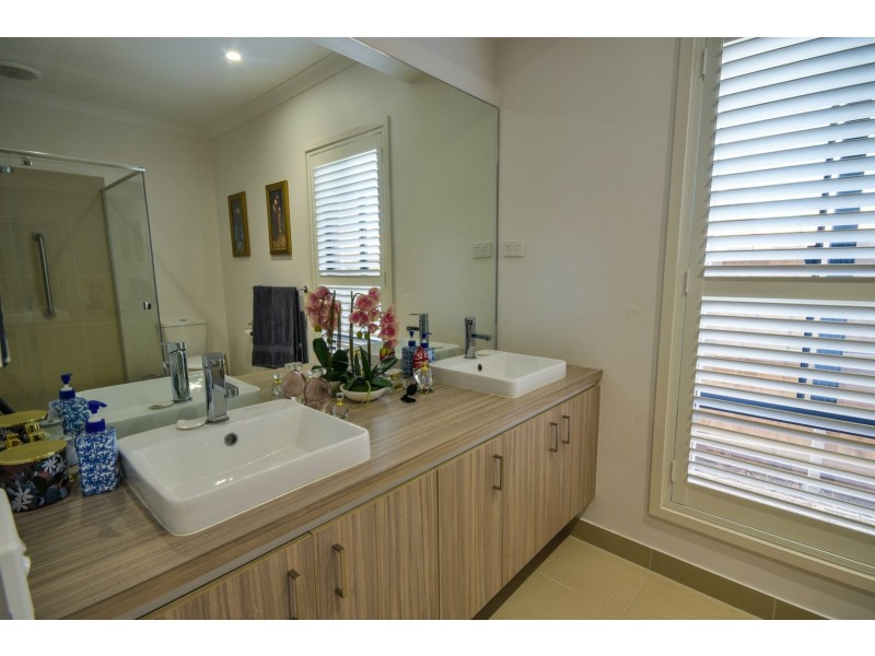 4 Magnetic Retreat, Paynesville VIC 3880