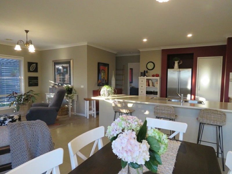 8 The Crescent, Eagle Point VIC 3878