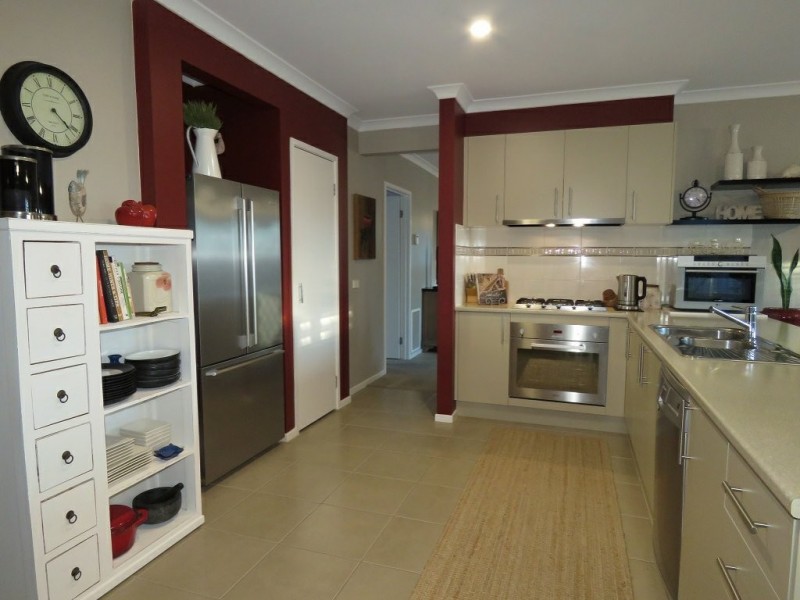 8 The Crescent, Eagle Point VIC 3878