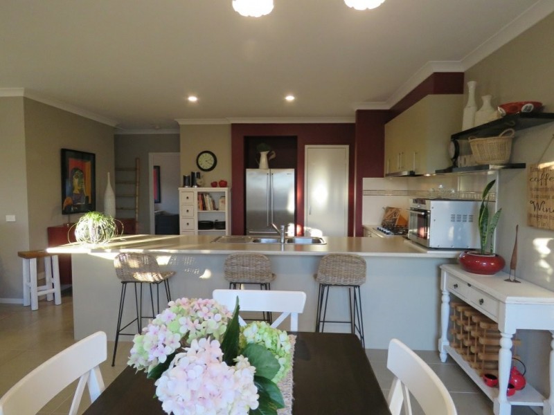 8 The Crescent, Eagle Point VIC 3878