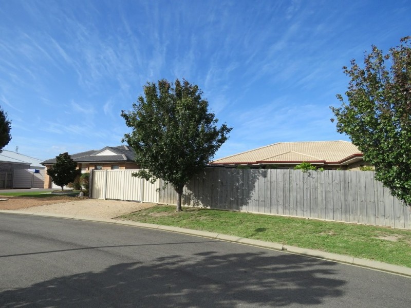 8 The Crescent, Eagle Point VIC 3878
