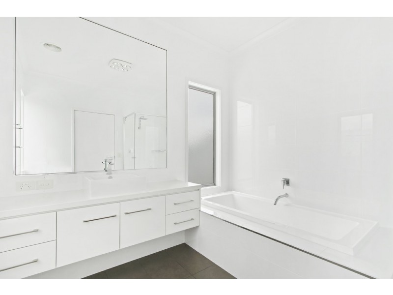 18 Heaths View, Paynesville VIC 3880