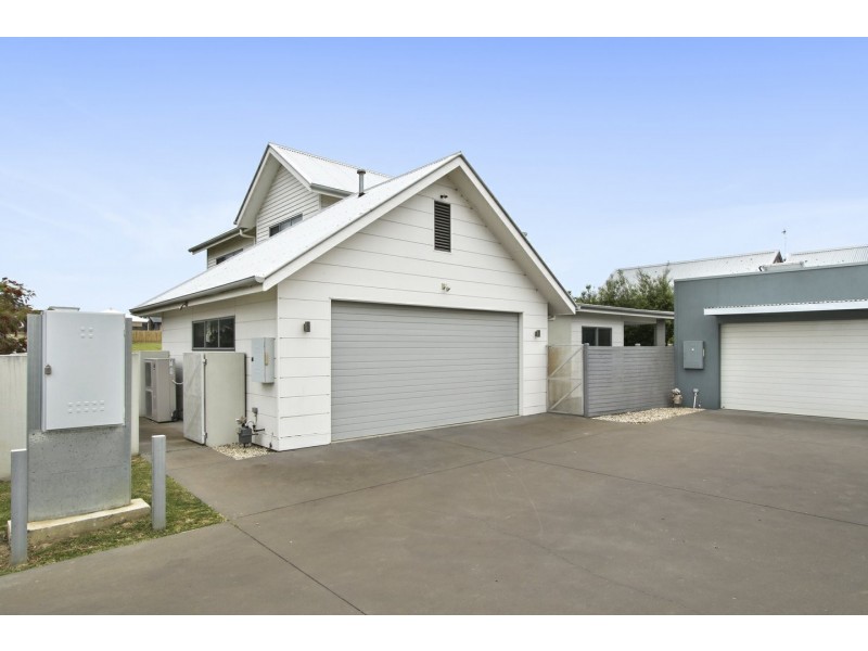 18 Heaths View, Paynesville VIC 3880