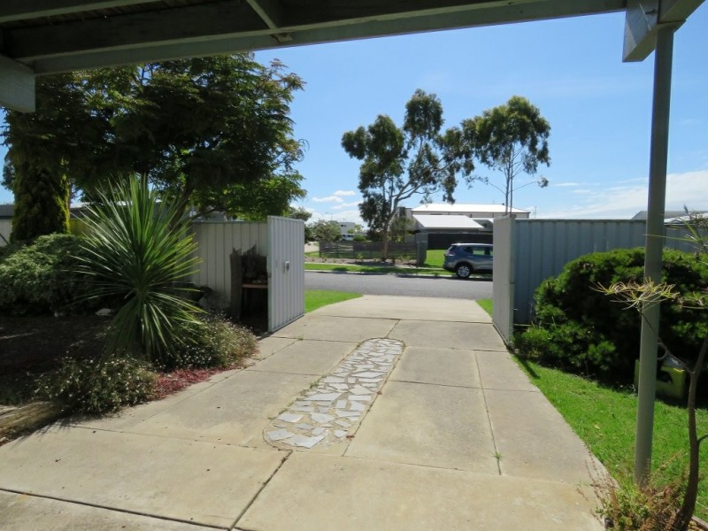 6 Government Road, Paynesville VIC 3880