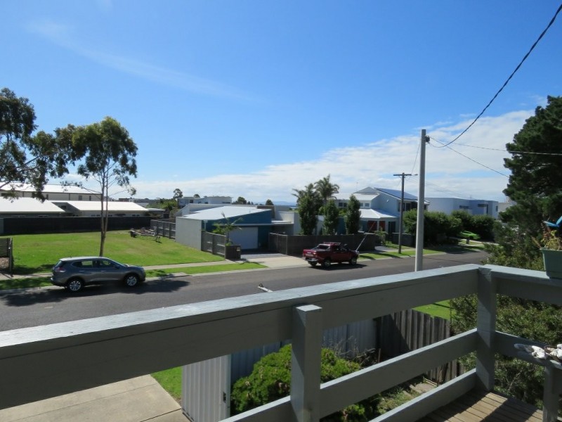 6 Government Road, Paynesville VIC 3880