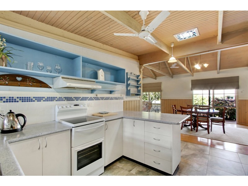 18 Currawong Close, Raymond Island VIC 3880