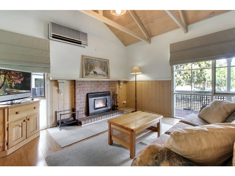 18 Currawong Close, Raymond Island VIC 3880