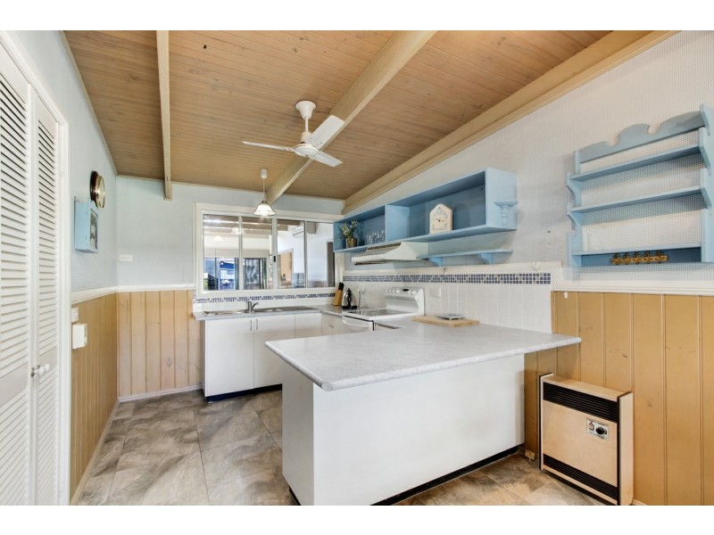 18 Currawong Close, Raymond Island VIC 3880