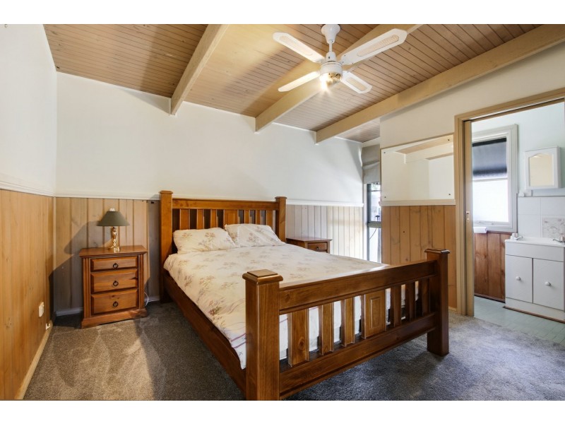 18 Currawong Close, Raymond Island VIC 3880