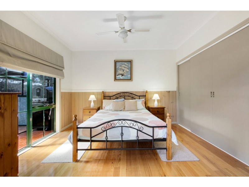 18 Currawong Close, Raymond Island VIC 3880