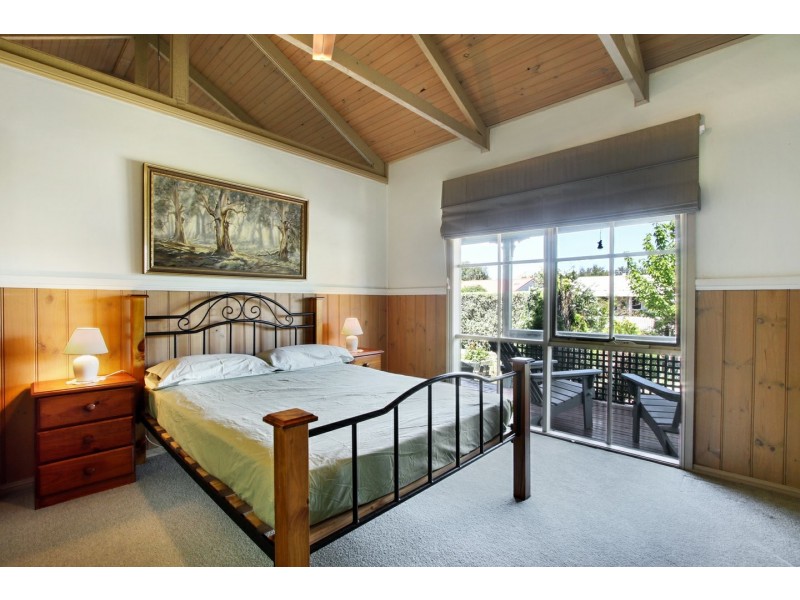 18 Currawong Close, Raymond Island VIC 3880