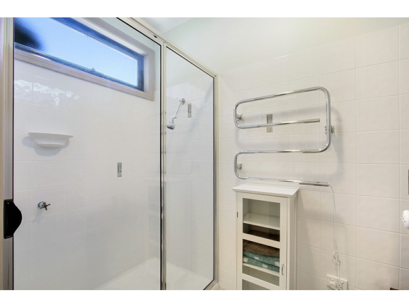 18 Currawong Close, Raymond Island VIC 3880