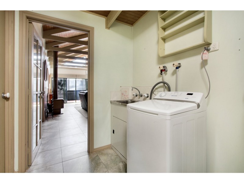 18 Currawong Close, Raymond Island VIC 3880