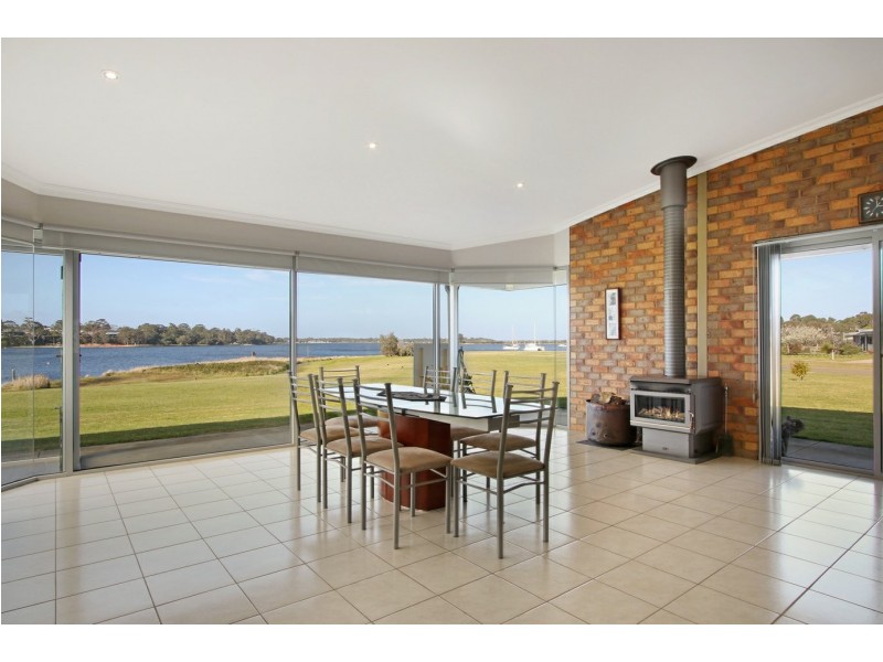 19 Lake Shore Drive, Newlands Arm VIC 3875