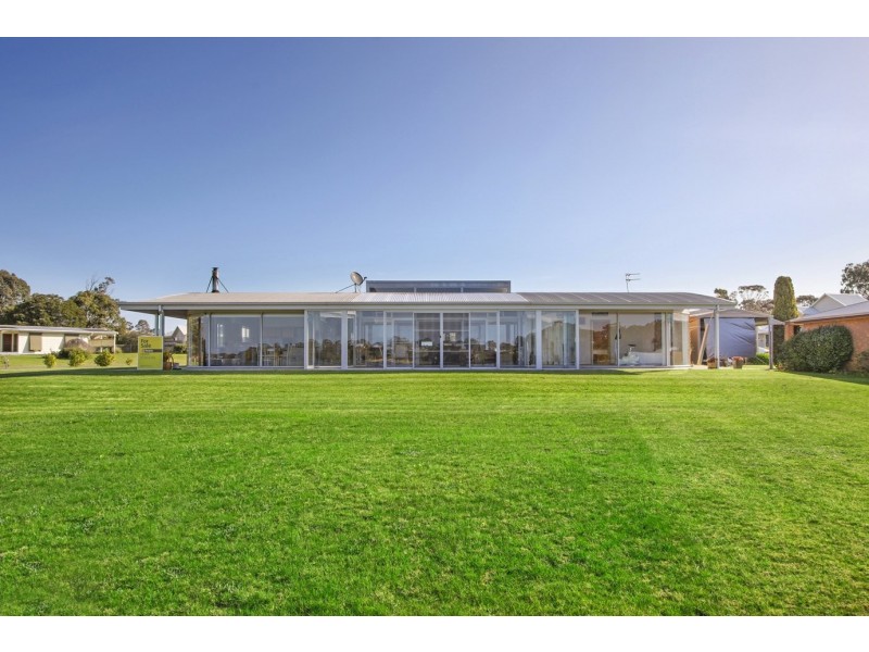 19 Lake Shore Drive, Newlands Arm VIC 3875