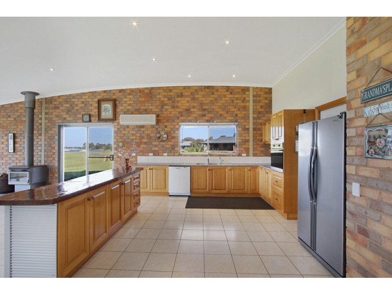 19 Lake Shore Drive, Newlands Arm VIC 3875