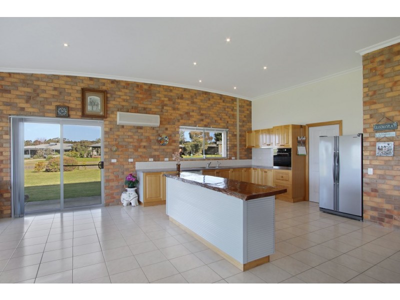 19 Lake Shore Drive, Newlands Arm VIC 3875