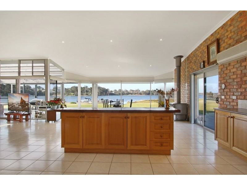 19 Lake Shore Drive, Newlands Arm VIC 3875