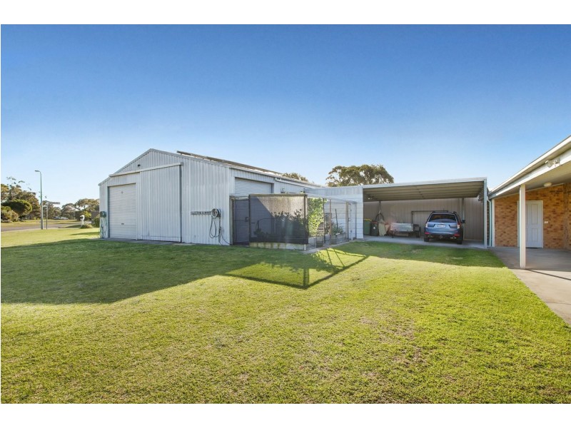 19 Lake Shore Drive, Newlands Arm VIC 3875