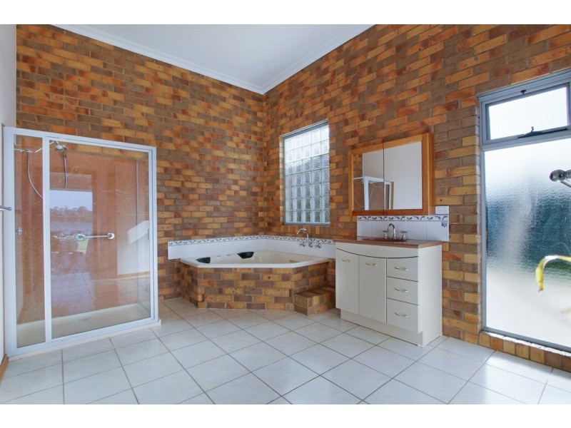 19 Lake Shore Drive, Newlands Arm VIC 3875