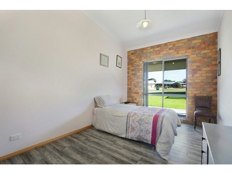 19 Lake Shore Drive, Newlands Arm VIC 3875