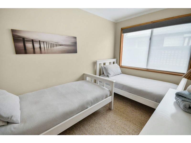 29 Sixth Avenue, Raymond Island VIC 3880