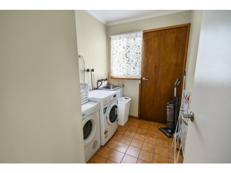 29 Sixth Avenue, Raymond Island VIC 3880