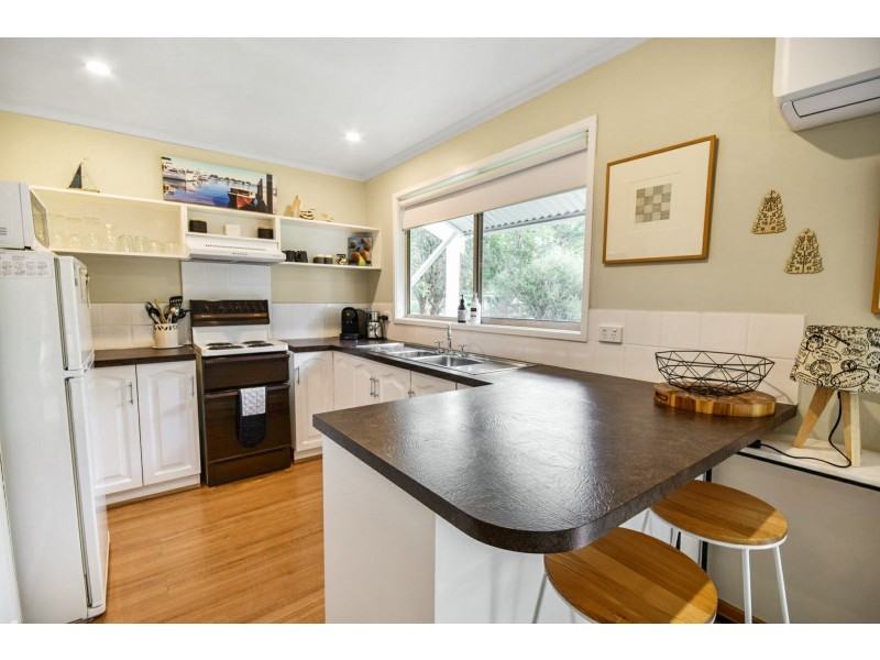 29 Sixth Avenue, Raymond Island VIC 3880