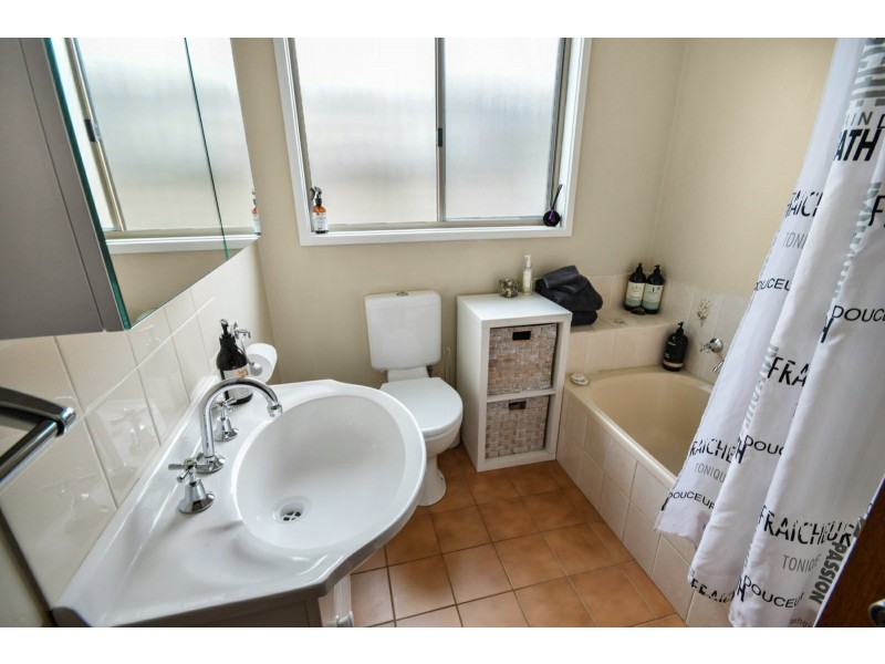 29 Sixth Avenue, Raymond Island VIC 3880