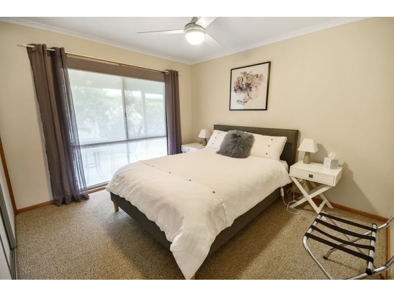 29 Sixth Avenue, Raymond Island VIC 3880