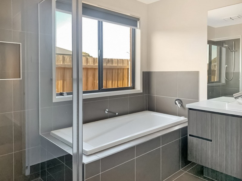 15B Haylock Drive, Paynesville VIC 3880