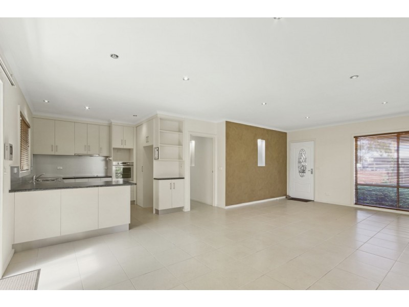 1/30 Toonalook Parade, Paynesville VIC 3880