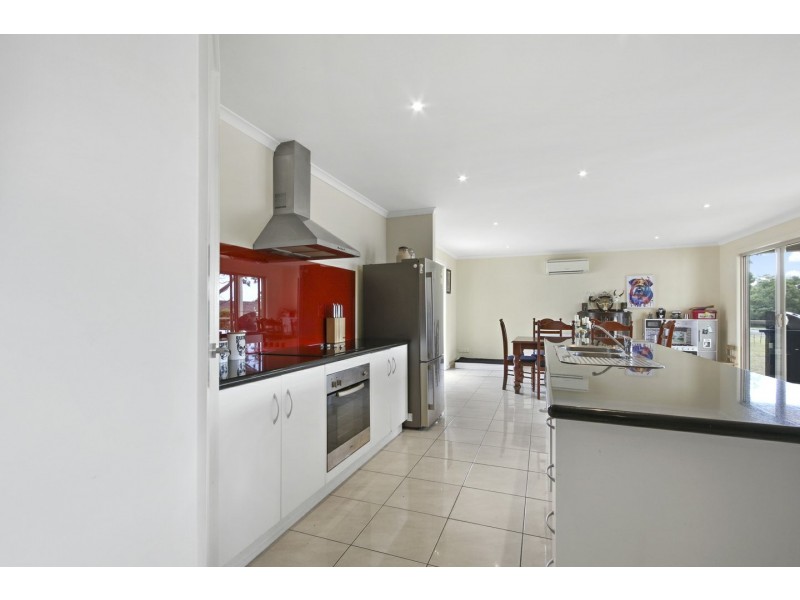 160 Bay Road, Eagle Point VIC 3878