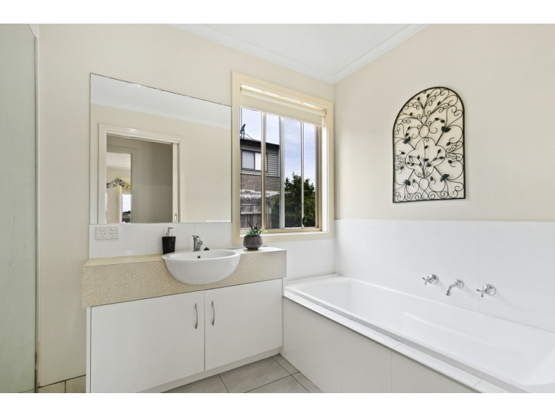 160 Bay Road, Eagle Point VIC 3878