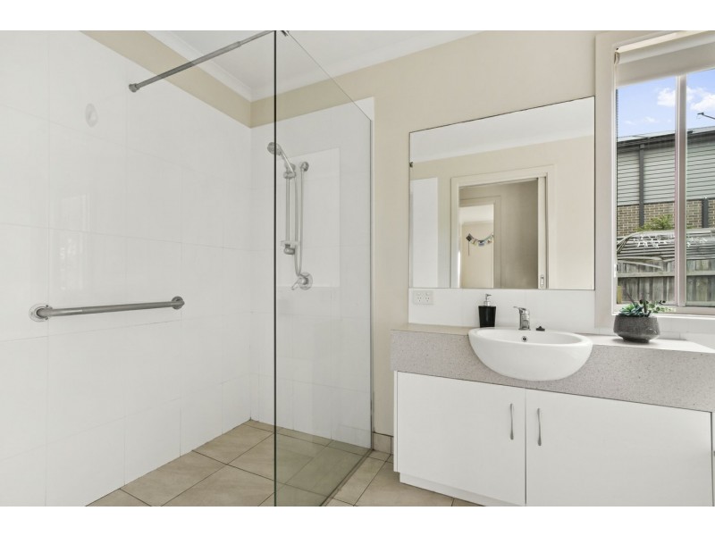 160 Bay Road, Eagle Point VIC 3878