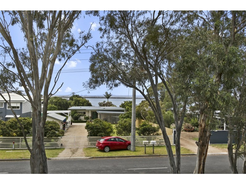 160 Bay Road, Eagle Point VIC 3878