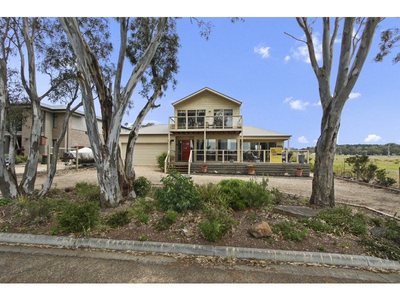 160 Bay Road, Eagle Point VIC 3878