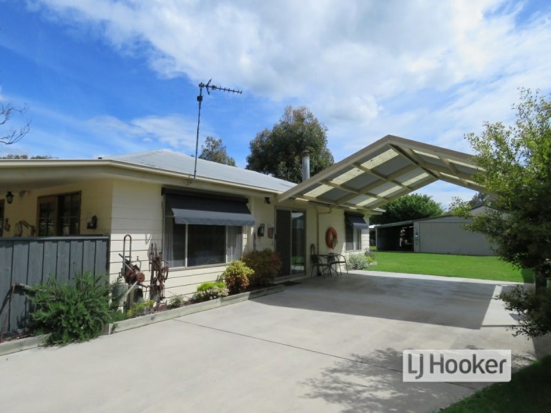 56 Tenth Avenue, Raymond Island VIC 3880