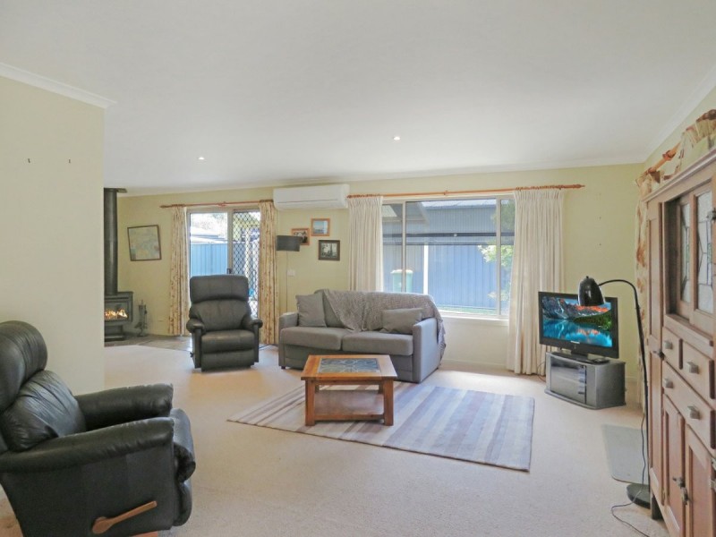 56 Tenth Avenue, Raymond Island VIC 3880