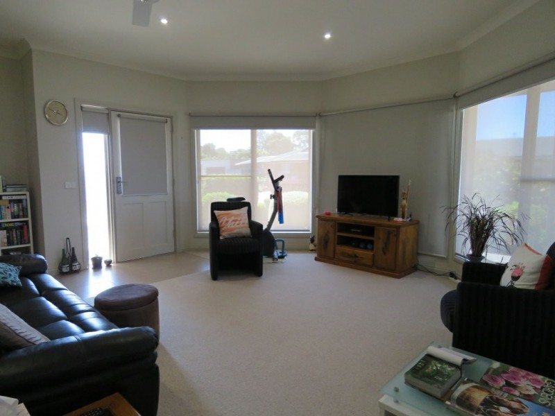 2 Eaton Place, Paynesville VIC 3880