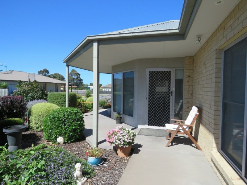 2 Eaton Place, Paynesville VIC 3880