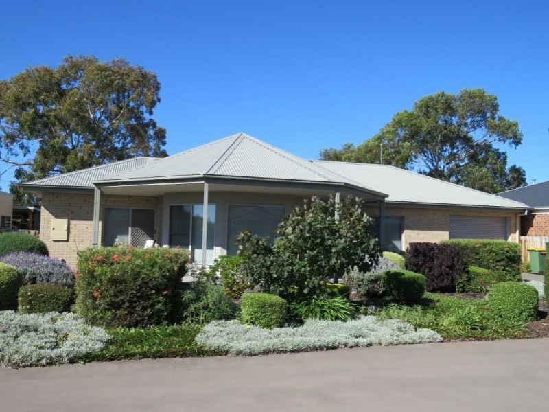 2 Eaton Place, Paynesville VIC 3880