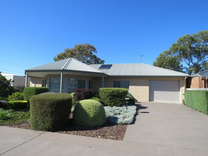 2 Eaton Place, Paynesville VIC 3880
